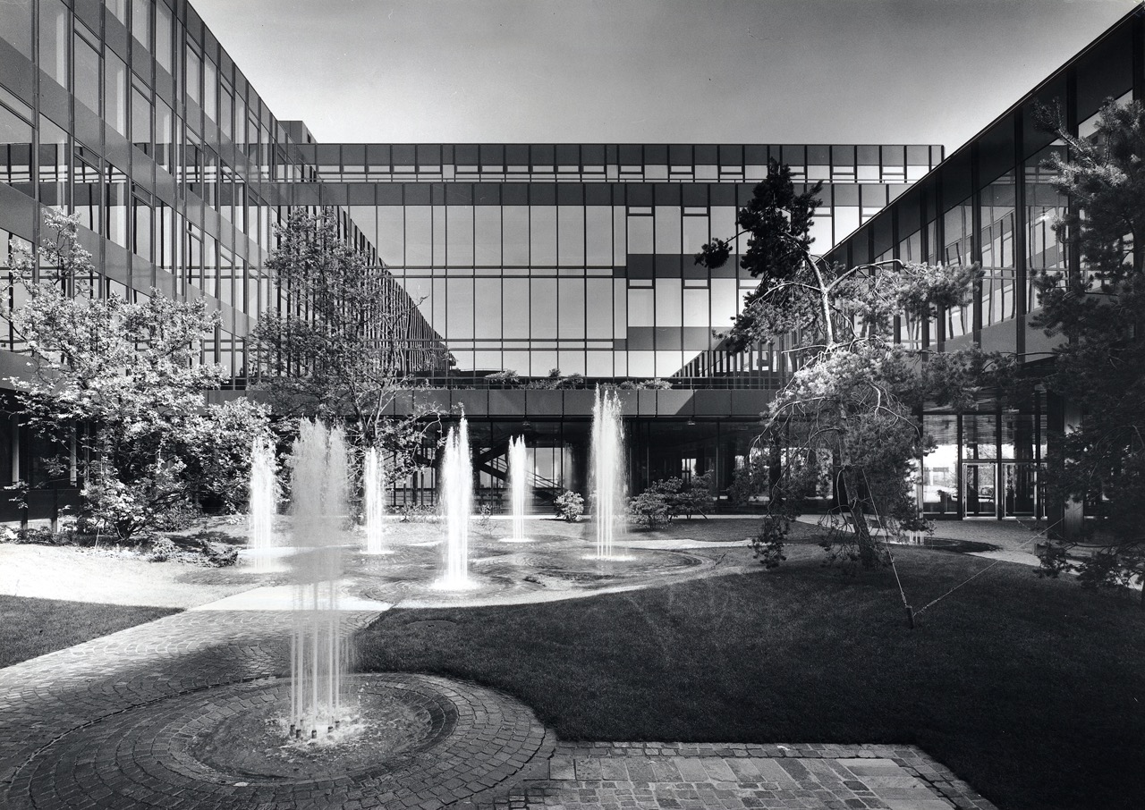 Archivbild, Zürich, ETH Zürich, Hönggerberg, Abteilung Architektur und Bauwissenschaften, Eingangshof von Südwesten, vor 1980.